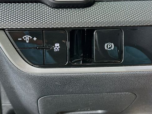 Used 2025 Kia Sportage LX AWD/4WD image 17