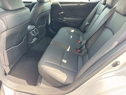 Used 2025 Lexus ES 350 w/ Premium Package FWD image 13