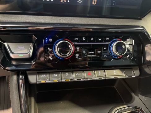 Used 2024 GMC Sierra 1500 AT4 w/ Technology Package AWD/4WD image 14
