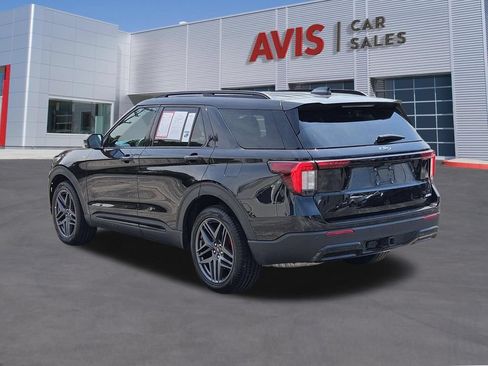 Used 2025 Ford Explorer ST-Line w/ ST-Line Street Pack AWD/4WD image 3