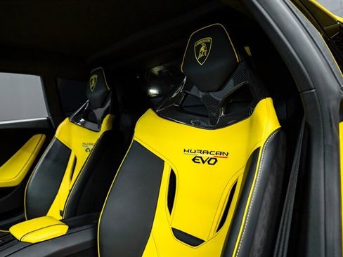 Used 2020 Lamborghini Huracan EVO image 5