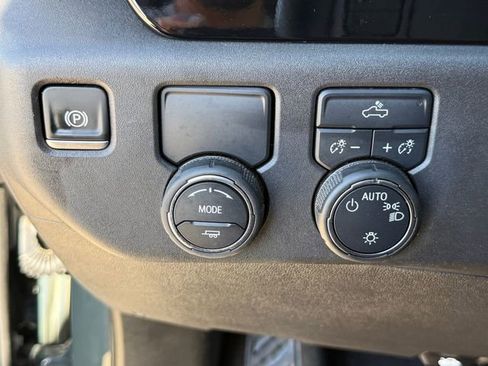 Used 2025 Chevrolet Silverado 1500 LT image 24