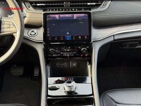 Used 2023 Jeep Grand Cherokee Limited image 14