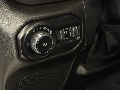 Used 2018 Jeep Wrangler Unlimited Sahara w/ Cold Weather Group AWD/4WD image 12