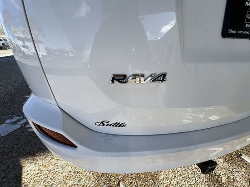 Used 2015 Toyota RAV4 XLE image 32