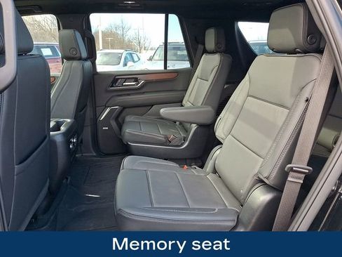 Used 2025 GMC Yukon Denali w/ Sun & Power Step Package image 13