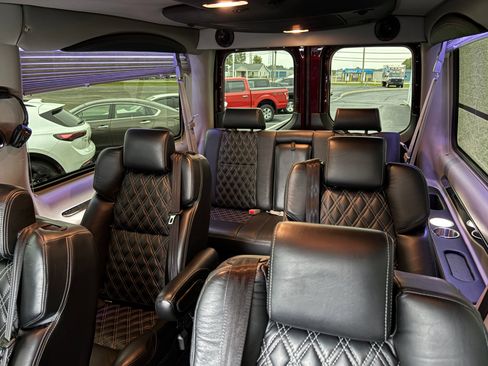 Used 2024 Mercedes-Benz Sprinter 2500 image 44