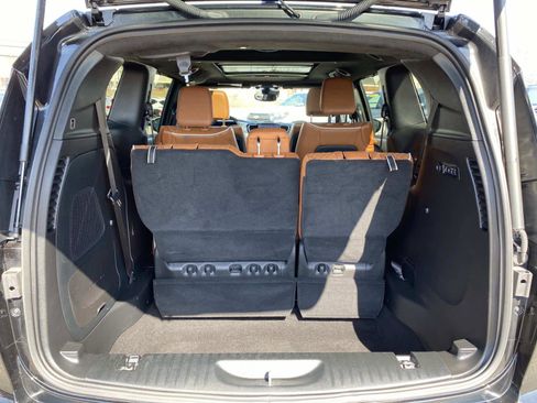 Certified 2025 Chrysler Pacifica Pinnacle image 5