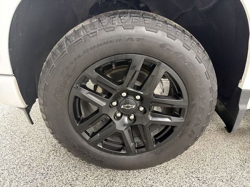 Used 2023 Chevrolet Silverado 1500 Custom image 16