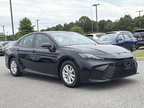 Used 2025 Toyota Camry LE FWD image 7