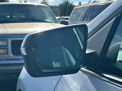 Used 2022 Chevrolet Equinox Premier AWD/4WD image 6
