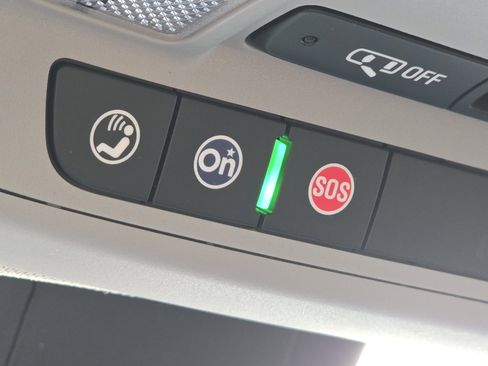 Used 2023 Chevrolet Equinox LT image 9