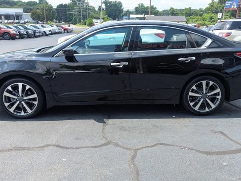 Used 2017 Nissan Altima 2.5 SR FWD image 4