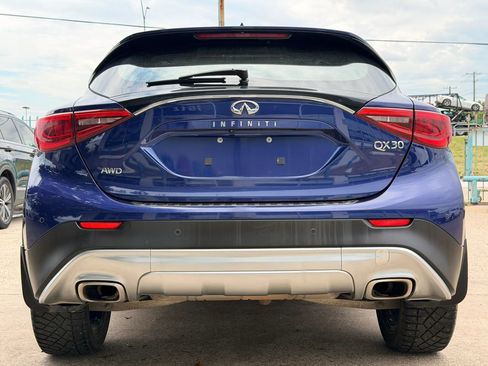 Used 2017 INFINITI QX30 Premium w/ Navigation Package AWD/4WD image 4