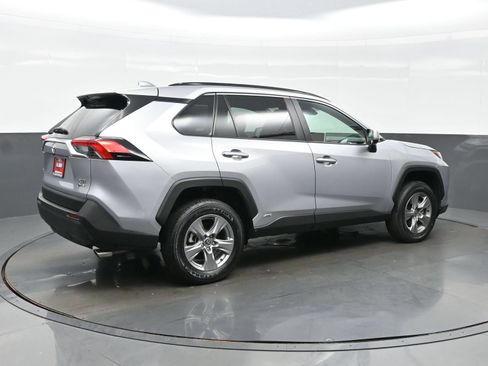 Used 2025 Toyota RAV4 XLE AWD/4WD image 6