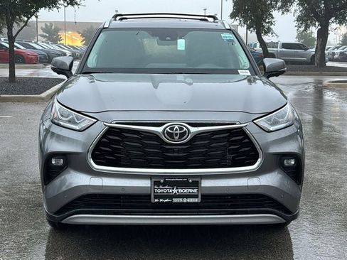 New 2026 Toyota Highlander Platinum AWD/4WD image 2