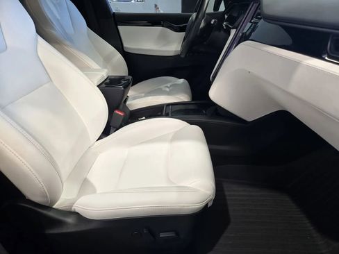 Used 2020 Tesla Model X image 7