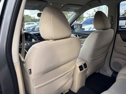 Used 2017 Nissan Rogue SV image 14