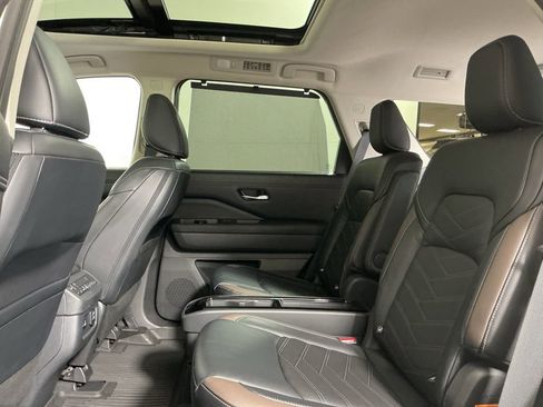 Used 2023 Nissan Pathfinder Platinum image 28