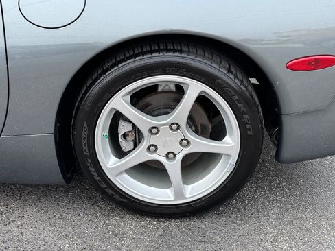 Used 2003 Chevrolet Corvette Coupe w/ Preferred Equipment Group RWD image 9
