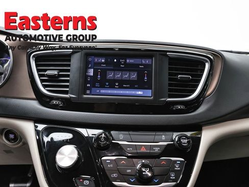 Used 2023 Chrysler Voyager LX FWD image 12