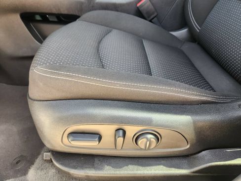 Used 2024 GMC Terrain SLE w/ Driver Convenience Package FWD image 27