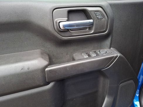 Used 2022 Chevrolet Silverado 1500 Custom Trail Boss w/ LPO, Dark Essentials Package image 12