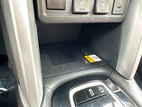 Used 2023 Toyota Corolla Cross XLE image 27