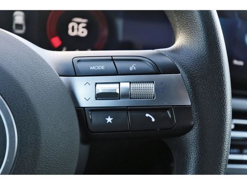 Certified 2025 Hyundai Santa Cruz SE image 18