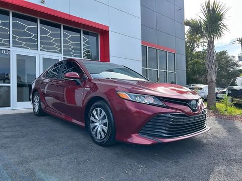 Used 2019 Toyota Camry LE image 3