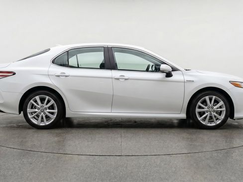 Used 2025 Toyota Camry LE image 11