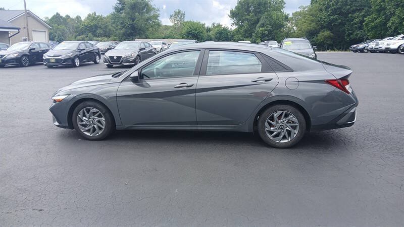 Used 2024 Hyundai Elantra SEL FWD image 5