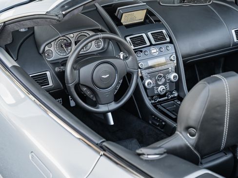 Used 2010 Aston Martin DBS Volante image 12