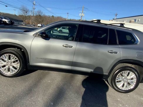 Used 2024 GMC Acadia Elevation image 6