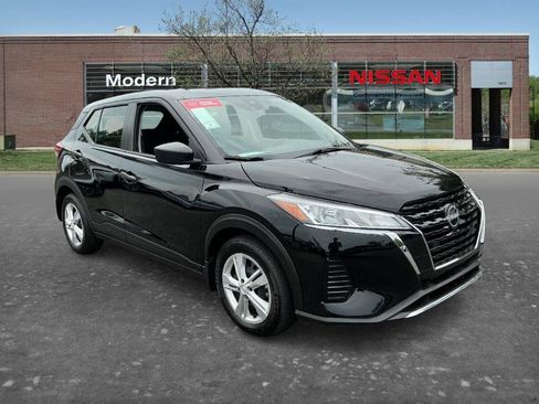 Certified 2025 Nissan Kicks Play S FWD image 5