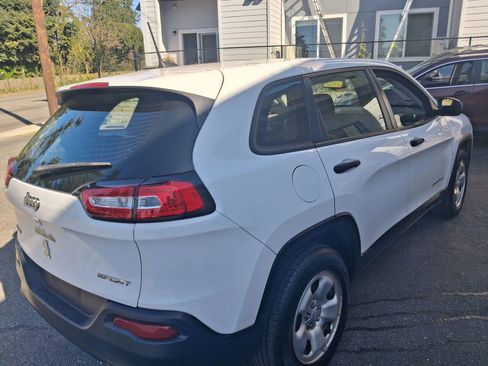 Used 2016 Jeep Cherokee Sport w/ Cold Weather Group image 4