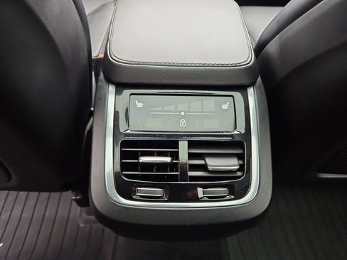 Used 2022 Volvo XC90 T5 Momentum w/ Climate Package image 33