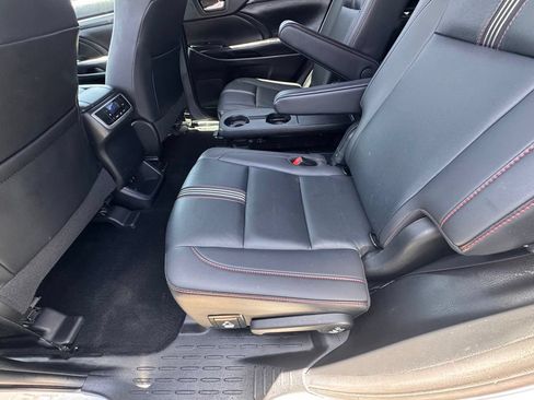 Used 2019 Toyota Highlander SE FWD image 31