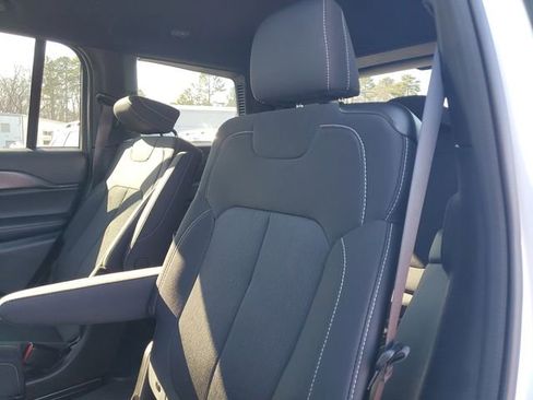 Certified 2025 Jeep Grand Cherokee L Laredo image 16