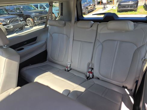 Used 2023 Jeep Wagoneer L Series III w/ Premium Group I AWD/4WD image 34