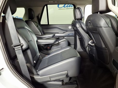 Used 2025 Lincoln Navigator Reserve AWD/4WD image 11
