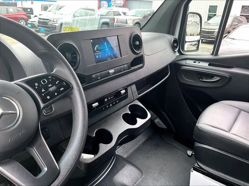 Used 2024 Mercedes-Benz Sprinter 2500 image 17