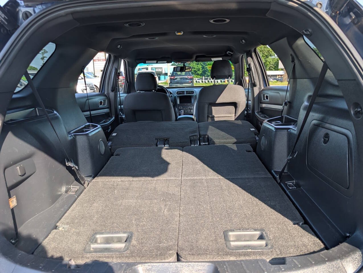 Used 2017 Ford Explorer XLT w/ Equipment Group 201A AWD/4WD image 32