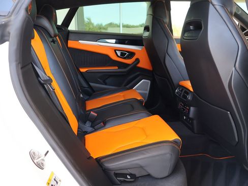 Used 2022 Lamborghini Urus AWD/4WD image 20