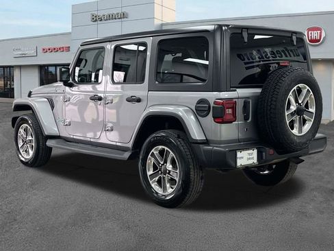 Used 2018 Jeep Wrangler Unlimited Sahara w/ LED Lighting Group AWD/4WD image 7