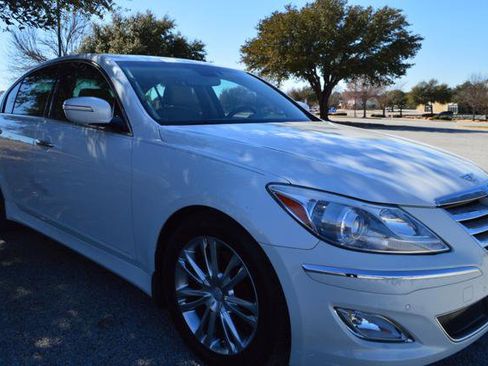 Used 2013 Hyundai Genesis 3.8 w/ Technology Pkg image 3
