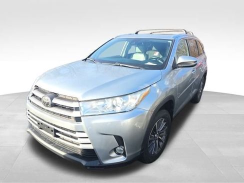 Used 2019 Toyota Highlander XLE w/ Protection Package #3 image 2