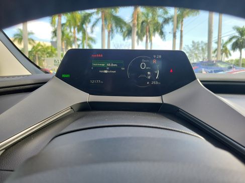 Certified 2025 Toyota Prius FWD image 30