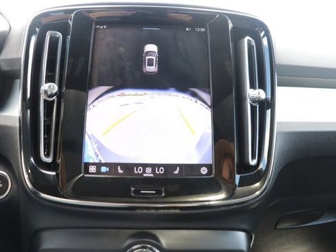 Used 2024 Volvo XC40 B5 Core image 25