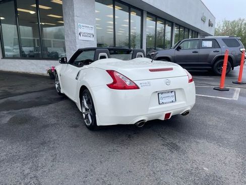 Used 2017 Nissan 370Z Touring Sport RWD image 14